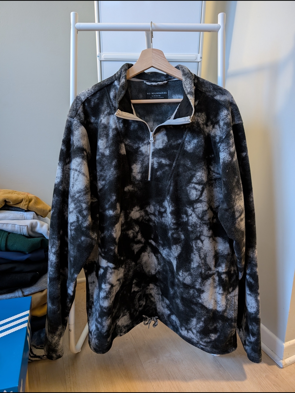 No Boundaries Men’s Black & White Tie-Dye Quarter-Zip Fleece Pullover